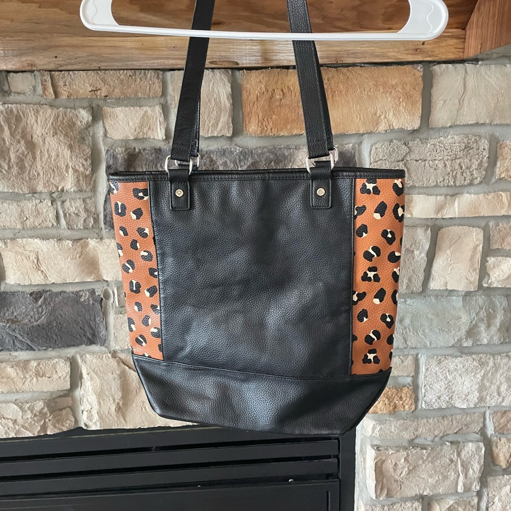 Classy purse. Like new. Newell by thirty-one.